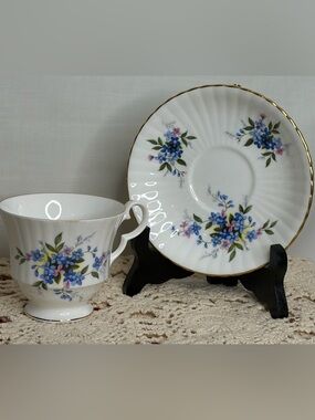 Royal Windsor Fine Bone China TeaCup & Saucer Vintage